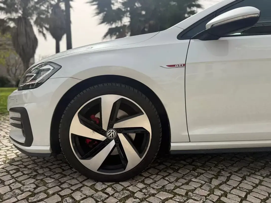 Volkswagen Golf 2017 - 23990 EUR, 87650 km - AUTO.MOTO.pt - 87650km - foto 38 de 38