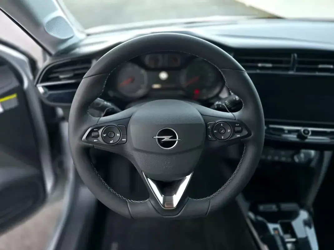 Opel Corsa 2024 - 18590 EUR, 38000 km - AUTO.MOTO.pt - 38000km - foto 13 de 34