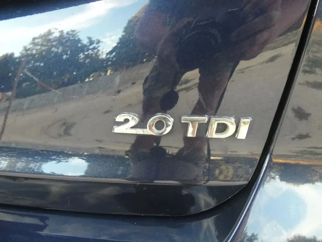 Volkswagen Touran 2012 - 16999 EUR, 182000 km - AUTO.MOTO.pt - 182000km - foto 22 de 28