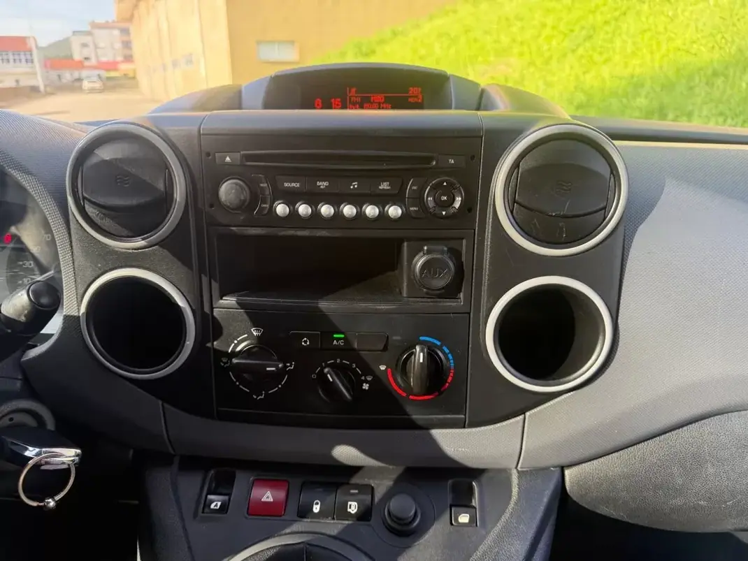 Citroën BERLINGO VAN XL 1.5 BLUE HDI 3 LUGARES 2012 - 6990 EUR, 247000 km - AUTO.MOTO.pt - 247000km - foto 15 de 24