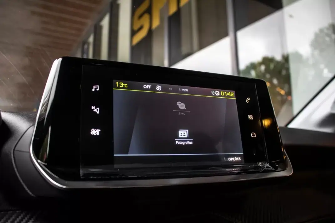 Peugeot e-208 2023 - 17800 EUR, 18457 km - AUTO.MOTO.pt - 18457km - foto 40 de 41