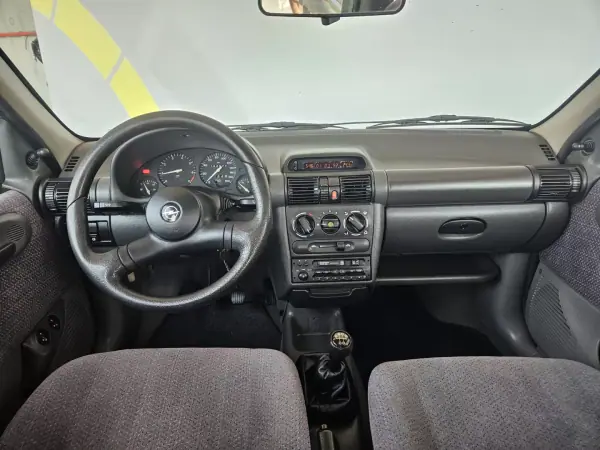 Opel Corsa 1997 - 1300 EUR, 125000 km - AUTO.MOTO.pt - 125000km - foto 7 de 9