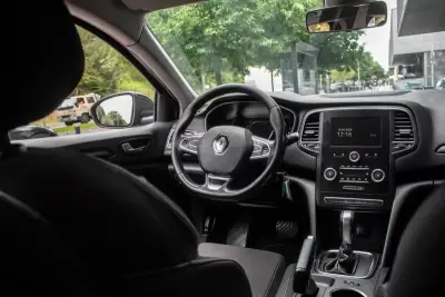 Renault Mégane Sport Tourer 2018 - 9990 EUR, 330112 km - AUTO.MOTO.pt - 330112km - foto 29 de 38