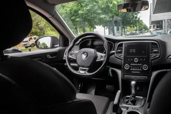 Renault Mégane Sport Tourer 2018 - 9990 EUR, 330112 km - AUTO.MOTO.pt - 330112km - foto 29 de 38