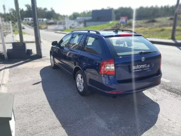 Skoda Octavia Break 2010 - 5900 EUR, 183792 km - AUTO.MOTO.pt - 183792km - foto 8 de 35