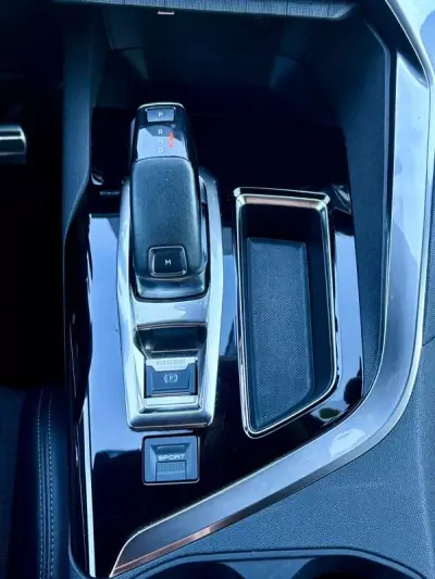 Peugeot 5008 2019 - 26500 EUR, 76030 km - AUTO.MOTO.pt - 76030km - foto 10 de 31