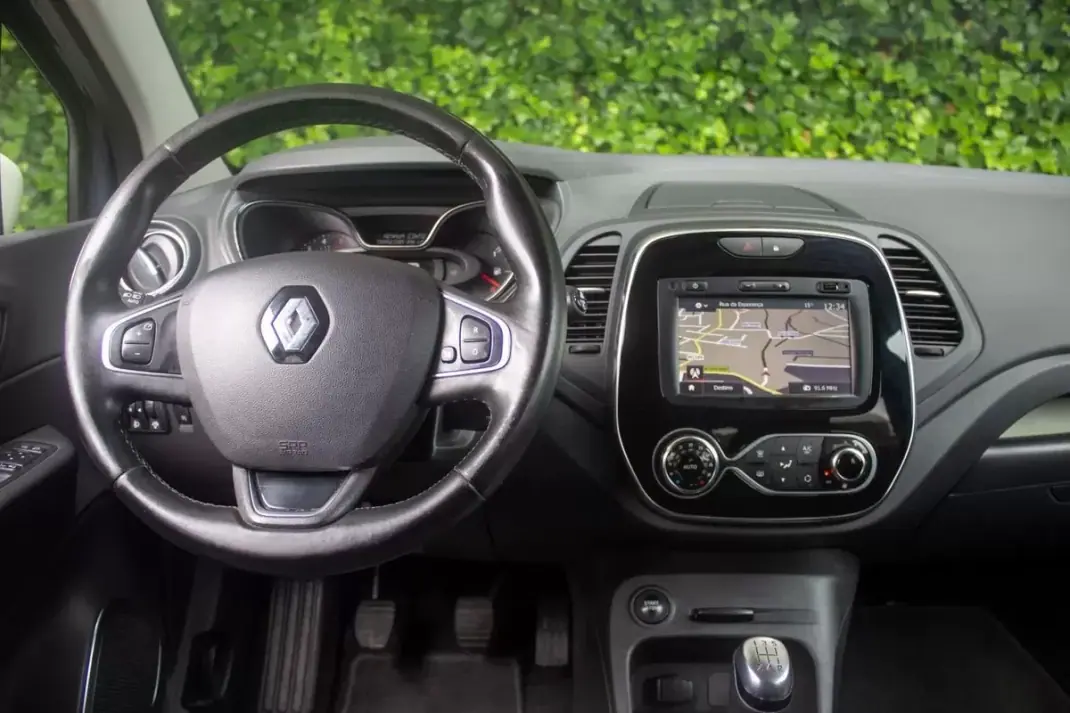 Renault Captur 2018 - 13900 EUR, 147700 km - AUTO.MOTO.pt - 147700km - foto 14 de 16