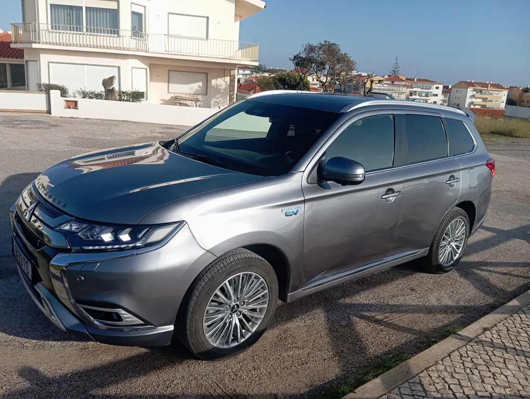 Mitsubishi Outlander 2019 - 23500 EUR, 95000 km - AUTO.MOTO.pt - 95000km - foto 11 de 15