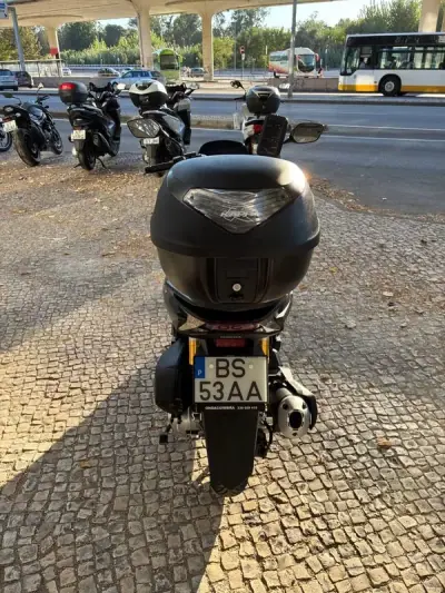 Honda PCX 125 2025 - 3300 EUR, 1975 km - foto 4 de 15