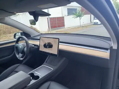 Tesla Model Y 2022 - 33990 EUR, 101500 km - 101500km - foto 14 de 18