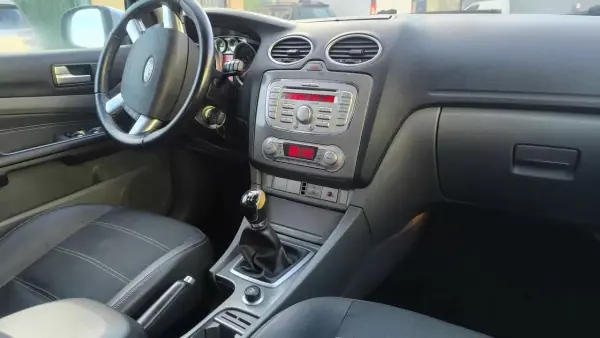 Ford Focus SW 2009 - 5500 EUR, 226000 km - AUTO.MOTO.pt - 226000km - foto 6 de 16