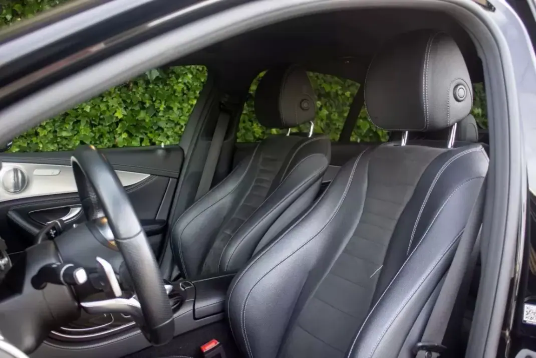 Mercedes-Benz E 300 2019 - 29900 EUR, 168000 km - AUTO.MOTO.pt - 168000km - foto 14 de 22