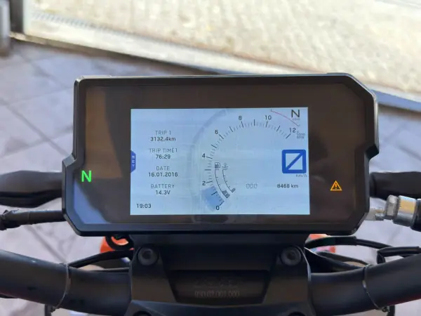 KTM Duke 200 2018 - 3750 EUR, 8468 km - AUTO.MOTO.pt - 8468km - foto 6 de 15
