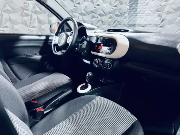 Renault Twingo 2023 - 16990 EUR, 16461 km - AUTO.MOTO.pt - 16461km - foto 12 de 28