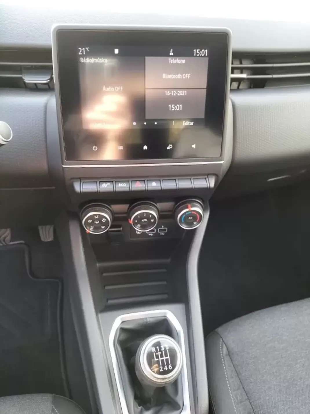 Renault Clio 2020 - 16250 EUR, 96000 km - AUTO.MOTO.pt - 96000km - foto 9 de 12