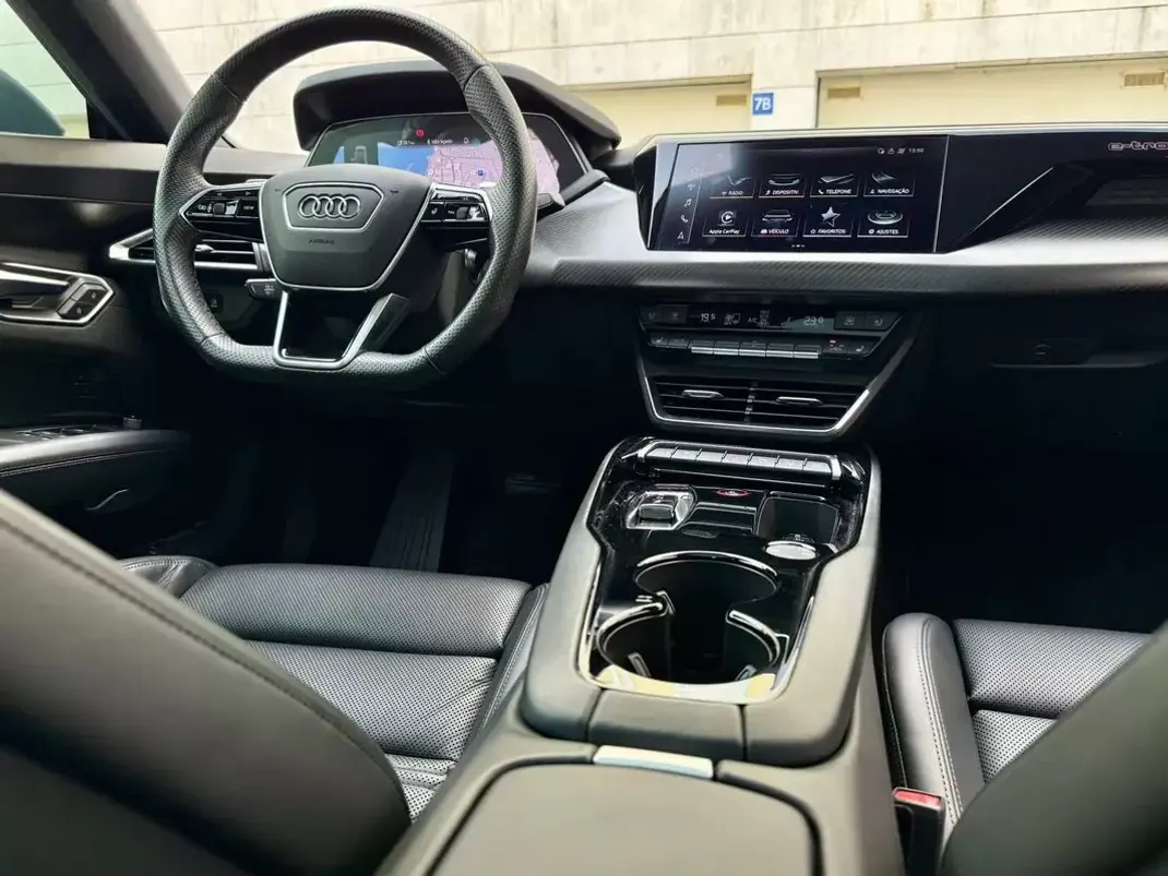 Audi e-tron GT 2022 - 57790 EUR, 82950 km - AUTO.MOTO.pt - 82950km - foto 20 de 55