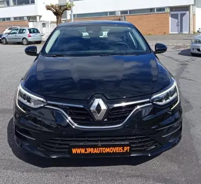Renault Mégane 2020 - 15900 EUR, 82200 km - AUTO.MOTO.pt - 82200km - foto 2 de 18