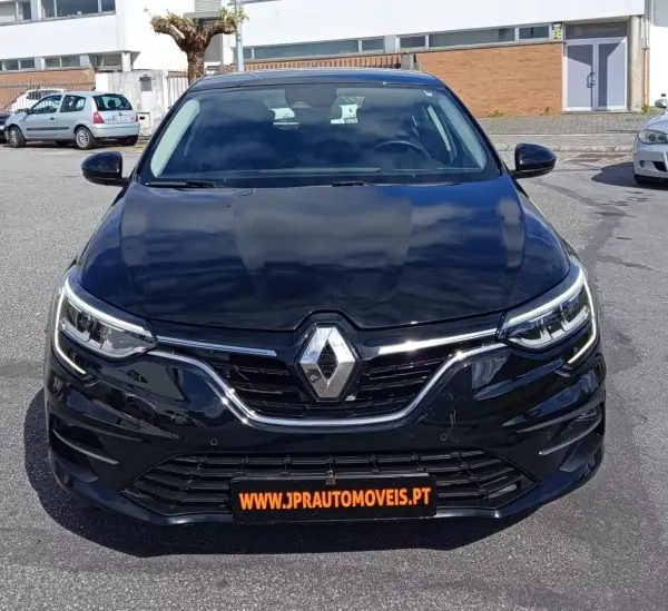 Renault Mégane 2020 - 15900 EUR, 82200 km - AUTO.MOTO.pt - 82200km - foto 2 de 18