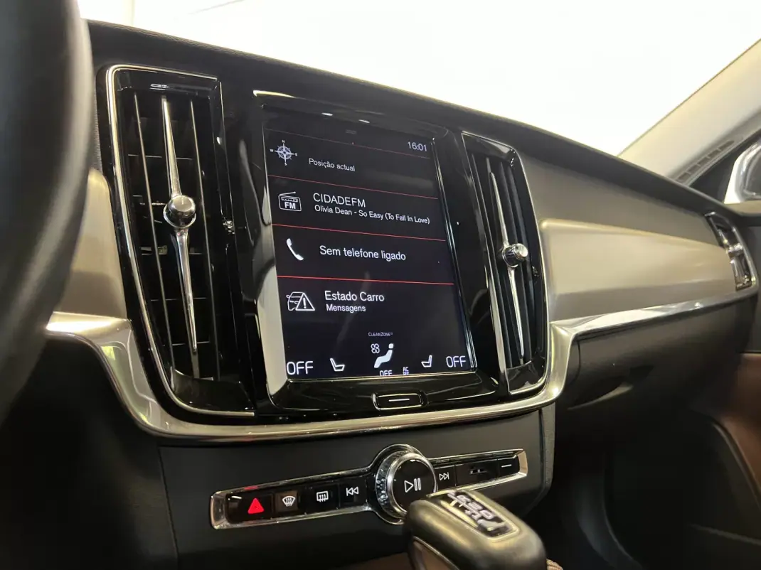 Volvo V90 2018 - 27490 EUR, 160000 km - AUTO.MOTO.pt - 160000km - foto 28 de 53