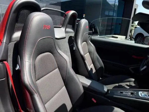 Porsche 718 Boxster 2023 - 87900 EUR, 29000 km - AUTO.MOTO.pt - 29000km - foto 15 de 26