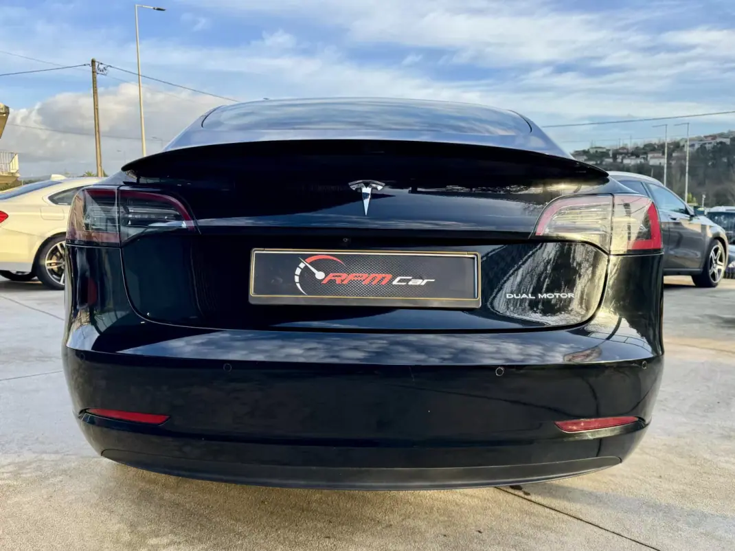Tesla Model 3 2019 - 25999 EUR, 60000 km - AUTO.MOTO.pt - 60000km - foto 11 de 24