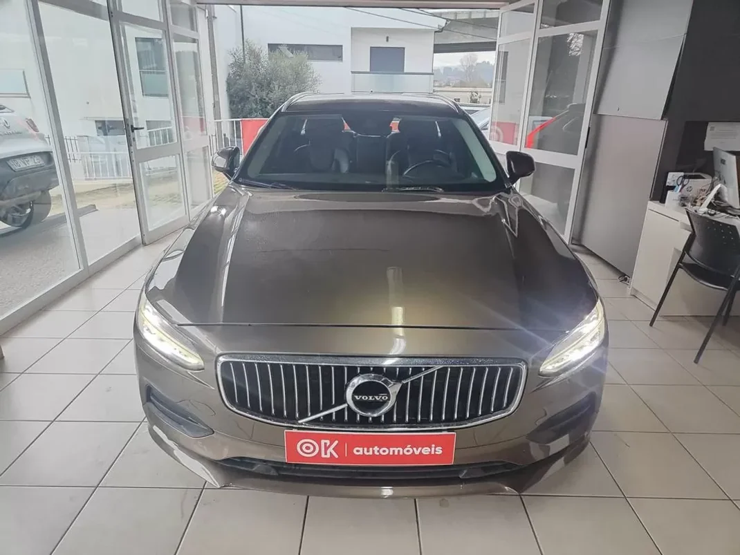 Volvo V90 2017 - 23500 EUR, 131000 km - AUTO.MOTO.pt - 131000km - foto 4 de 39