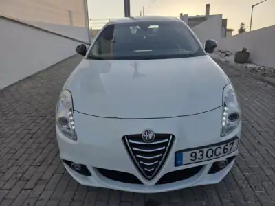 Alfa Romeo Giulietta 2015 - 13500 EUR, 148000 km - AUTO.MOTO.pt - 148000km - foto 8 de 49
