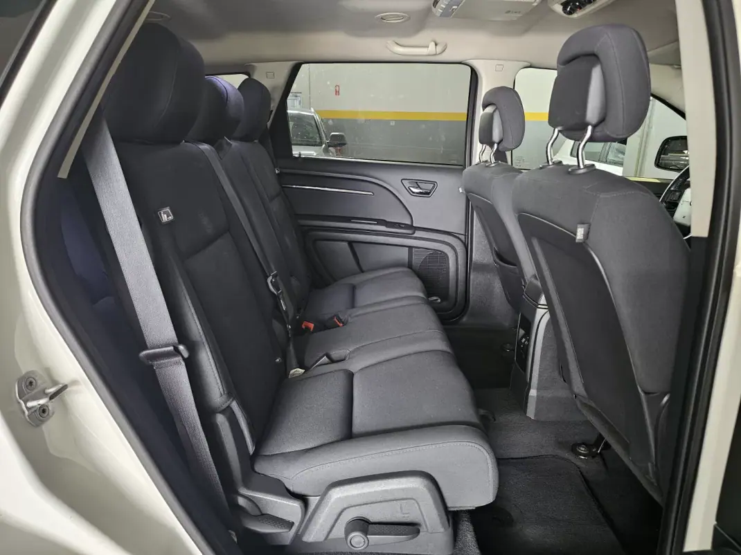 Dodge Journey 2010 - 8800 EUR, 217281 km - 217281km - foto 28 de 37