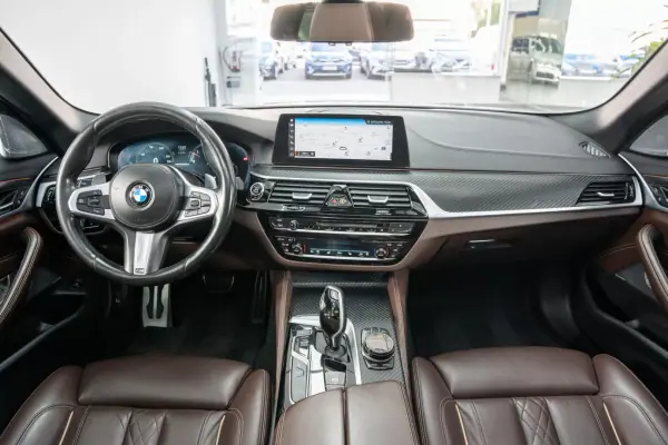 BMW 550 2019 - 65950 EUR, 141950 km - AUTO.MOTO.pt - 141950km - foto 13 de 39