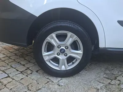 Ford Transit Courier 2021 - 12990 EUR, 88501 km - AUTO.MOTO.pt - 88501km - foto 4 de 15