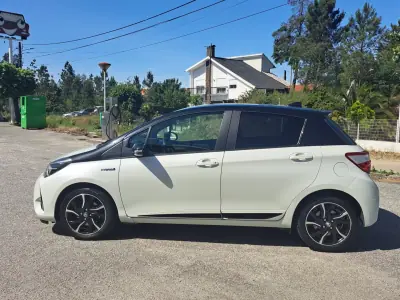 Toyota Yaris 2018 - 16750 EUR, 57032 km - AUTO.MOTO.pt - 57032km - foto 10 de 35
