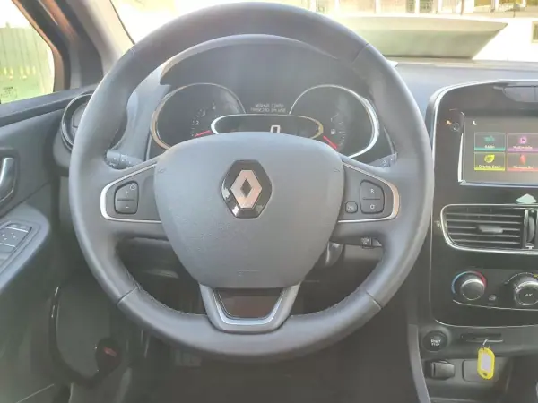 Renault Clio 2019 - 11950 EUR, 142000 km - AUTO.MOTO.pt - 142000km - foto 9 de 11