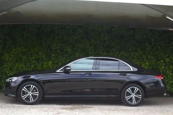 Mercedes-Benz E 200 2020 - 39900 EUR, 49700 km - AUTO.MOTO.pt - 49700km - foto 5 de 17
