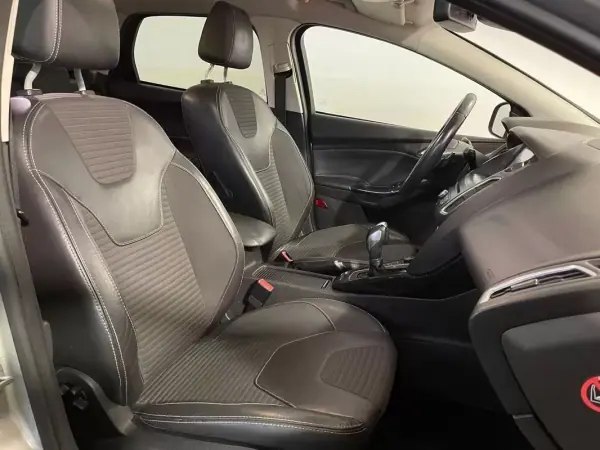 Ford Focus SW 2015 - 10750 EUR, 153000 km - AUTO.MOTO.pt - 153000km - foto 16 de 35
