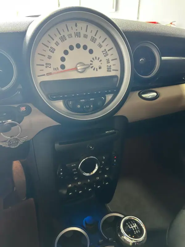 MINI 3 Portas 2012 - 8000 EUR, 228000 km - AUTO.MOTO.pt - 228000km - foto 19 de 27