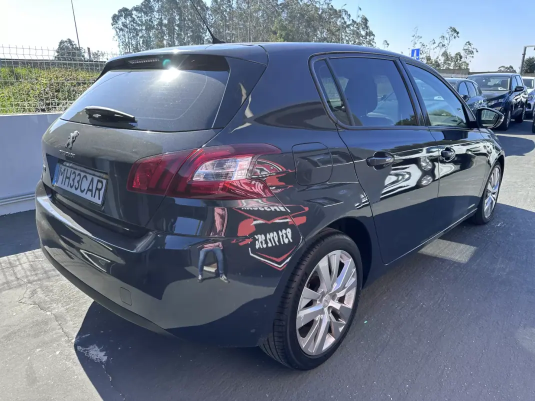 Peugeot 308 2018 - 12500 EUR, 280000 km - AUTO.MOTO.pt - 280000km - foto 4 de 32