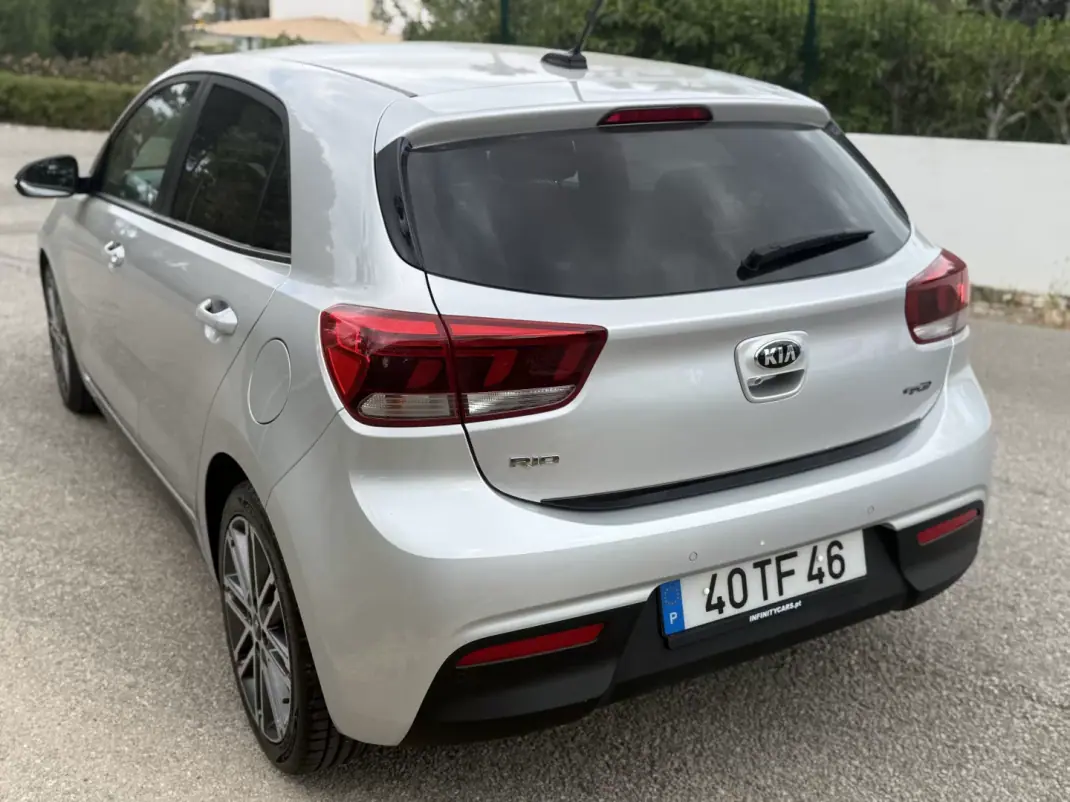 Kia Rio 2017 - 11999 EUR, 90000 km - AUTO.MOTO.pt - 90000km - foto 6 de 10