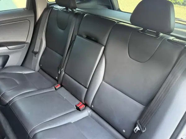 Volvo XC 60 2017 - 21499 EUR, 132121 km - AUTO.MOTO.pt - 132121km - foto 14 de 28