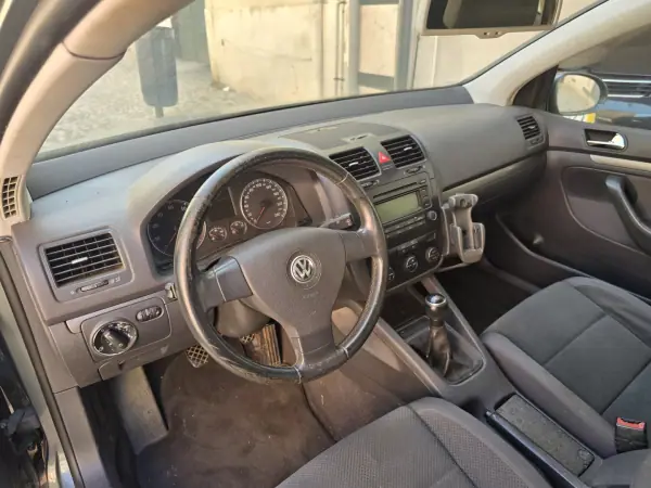 Volkswagen Golf 2004 - 3999 EUR, 160000 km - AUTO.MOTO.pt - 160000km - foto 12 de 17