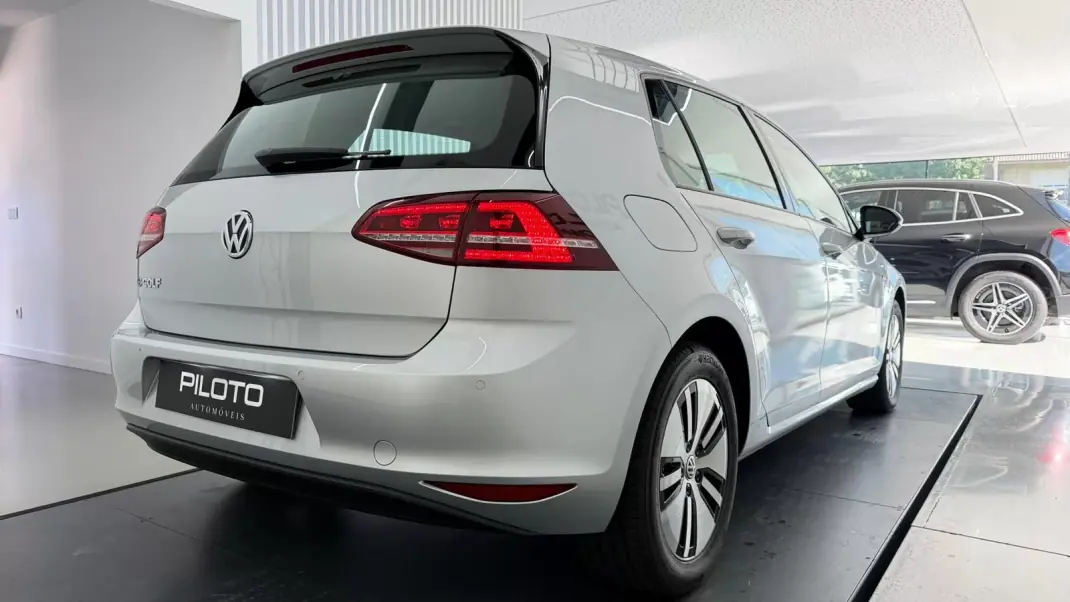 Volkswagen e-Golf 2019 - 16490 EUR, 74201 km - 74201km - foto 8 de 27