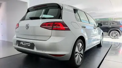 Volkswagen e-Golf 2019 - 16490 EUR, 74201 km - 74201km - foto 8 de 27