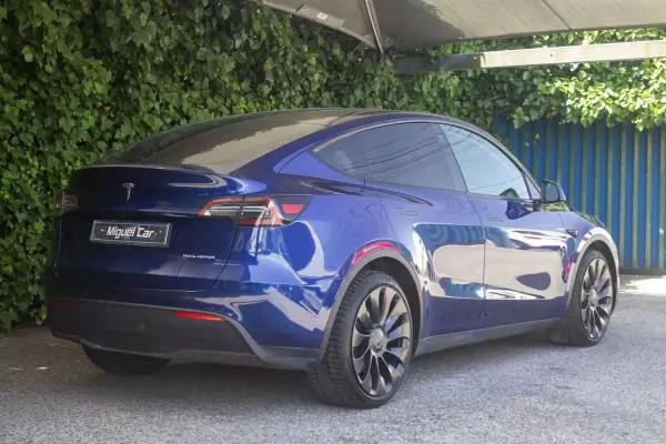 Tesla Model Y 2021 - 32500 EUR, 97400 km - AUTO.MOTO.pt - 97400km - foto 8 de 17