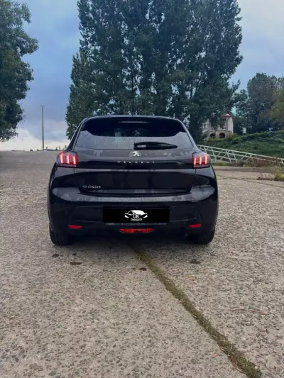 Peugeot e-208 2024 — foto 5 de 23