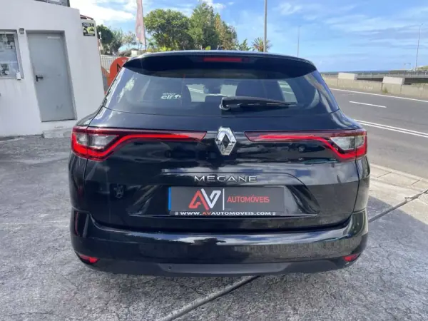Renault Mégane Sport Tourer 2019 - 17950 EUR, 72574 km - AUTO.MOTO.pt - 72574km - foto 6 de 12