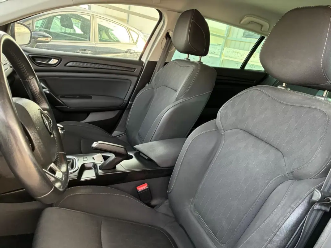 Renault Mégane Sport Tourer 2019 - 9900 EUR, 193000 km - AUTO.MOTO.pt - 193000km - foto 15 de 19
