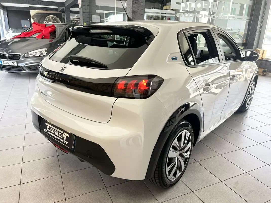 Peugeot e-208 2022 - 17600 EUR, 32358 km - AUTO.MOTO.pt - 32358km - foto 4 de 24