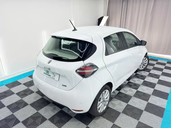 Renault Zoe 2020 - 13999 EUR, 114000 km - AUTO.MOTO.pt - 114000km - foto 8 de 21