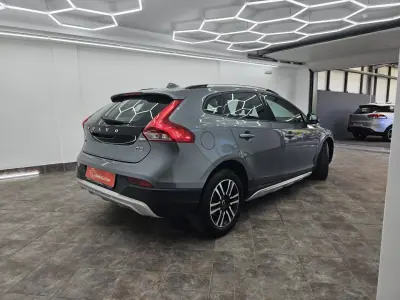 Volvo V40 Cross Country 2018 - 15000 EUR, 106816 km - 106816km - foto 9 de 40