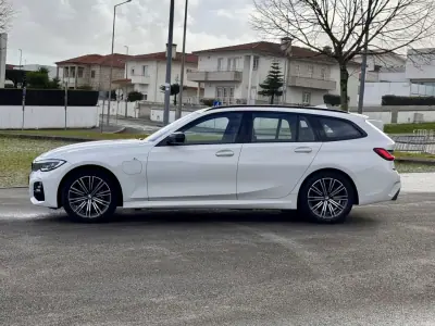 BMW 330 2020 - 32990 EUR, 44000 km - AUTO.MOTO.pt - 44000km - foto 3 de 33