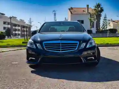 Mercedes-Benz E 250 2010 - 13750 EUR, 275000 km - AUTO.MOTO.pt - 275000km - foto 8 de 17